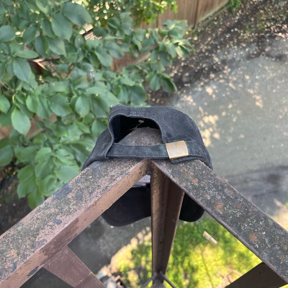 discovery Chanel strap back - Picture 2 of 2